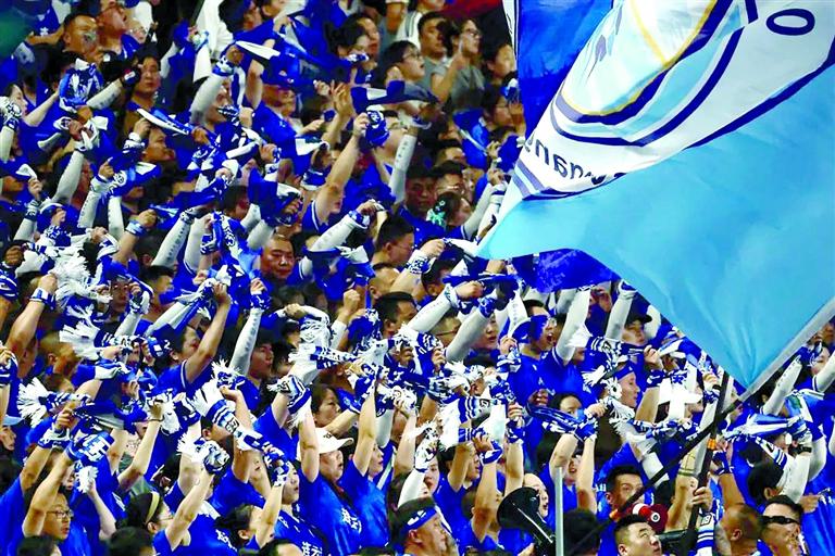 随着终场哨, 迷会, 战斗连云港